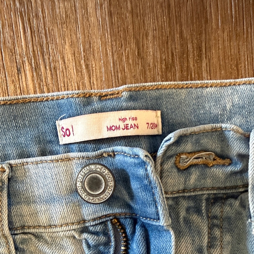 SO Women's High Rise Mom Jeans - Light Blue